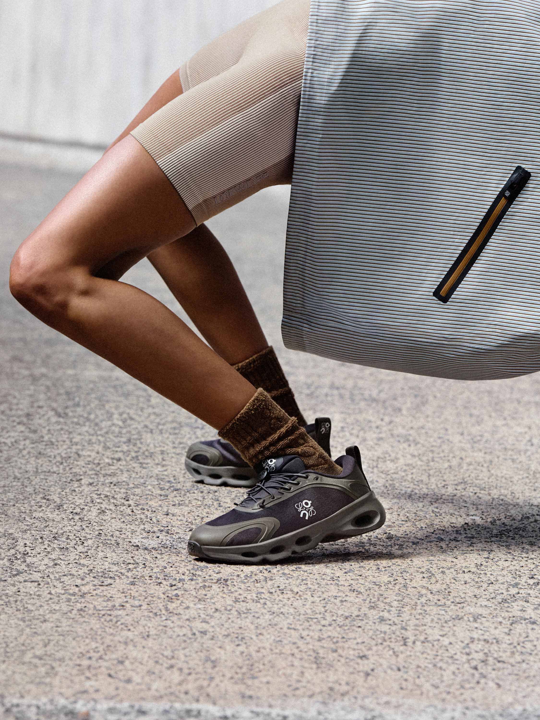 On 　Loewe　スニーカー　25cm ロエベ × オン、初めて共同デザインした限定スニーカー